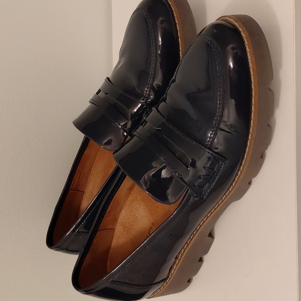 Vionic Loafers. Size 6